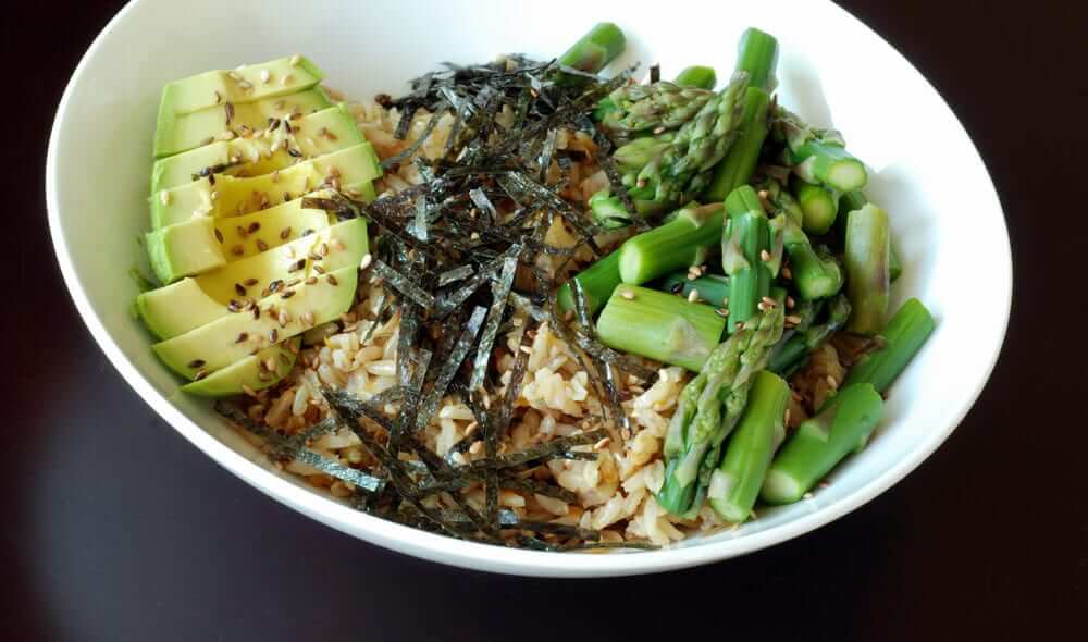 Sushi-Bowl-with-Asparagus-Avocado-Seaweed-min